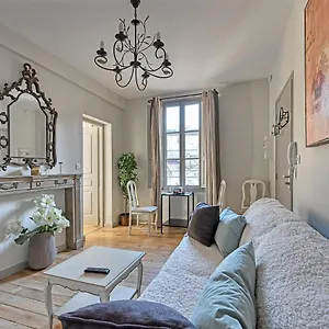 Appartement Au Coeur Des Papes, Dans Batisse De Charme & En Coeur De